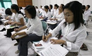 Indonesian nurses study Japanese culture in Jakarta before leaving to work in Japan. Nursing is included in a bilateral economic partnership agreement. (Photo: Crack Palinggi/Reuters). Indonesian nurses study Japanese culture in Jakarta before leaving to work in Japan. Nursing is included in a bilateral economic partnership agreement. (Photo: Crack Palinggi/Reuters).